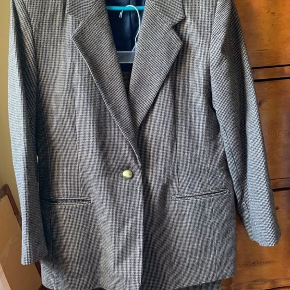 Leslie Fay™ jacket & skirt suit